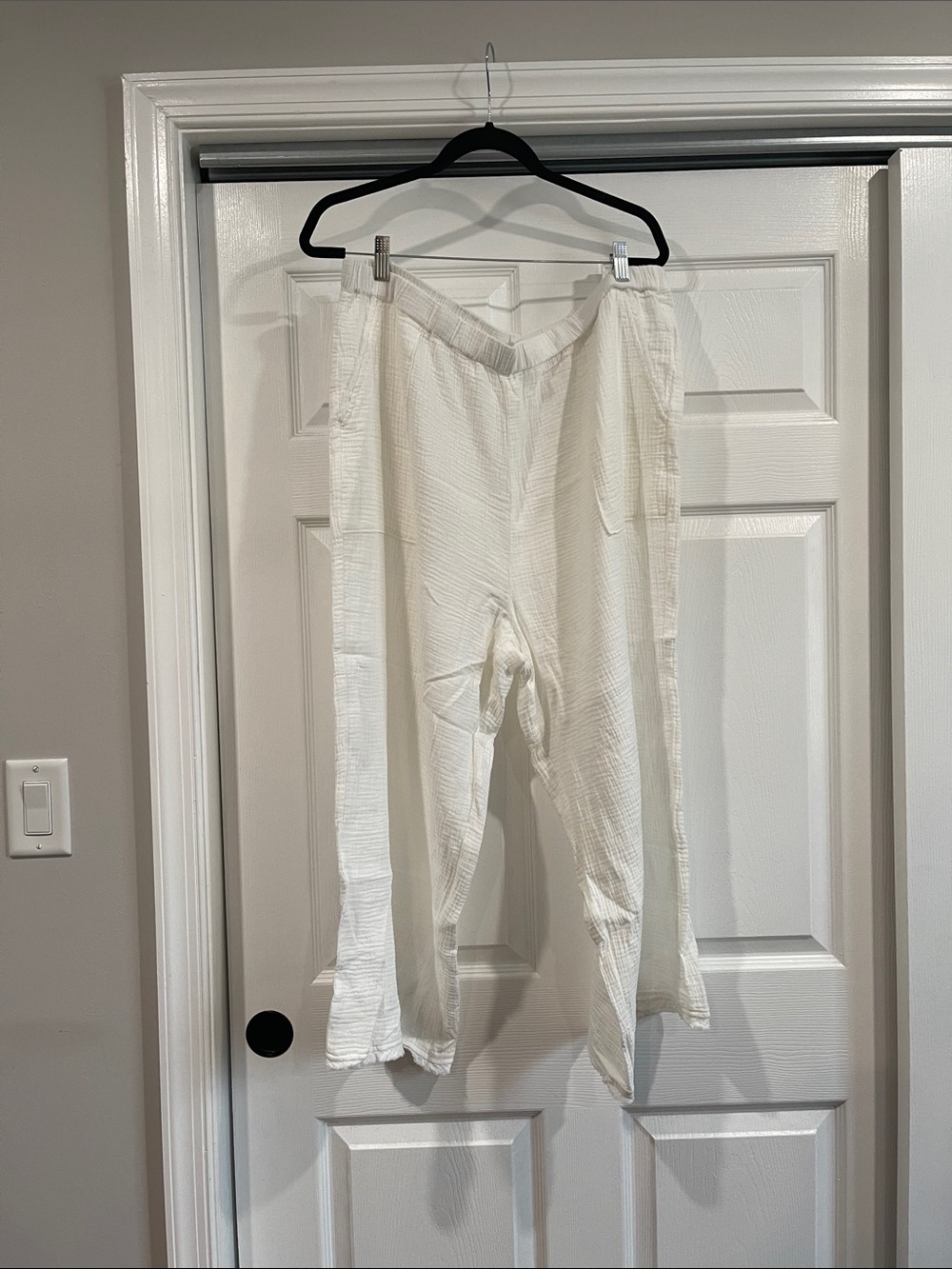 Johnny Was Cream Textured Capris with Side Slits